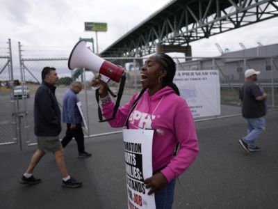 Striking worker port ap